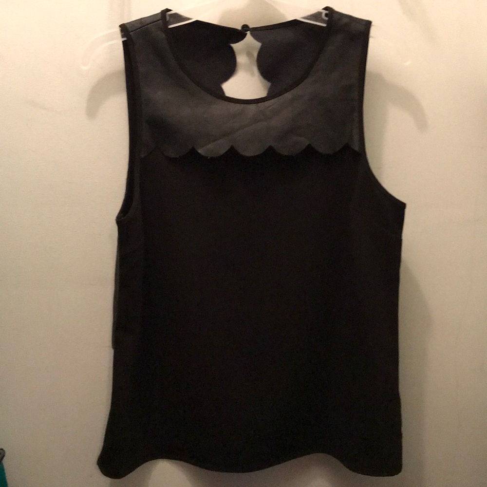 Black scallop tank top